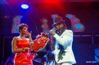 Yvan Muziki yatunguranye yambikira Marina impeta ku rubyiniro [AMAFOTO]