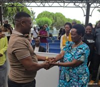 Samusure yagarutse mu Rwanda nyuma y'imyaka 4 ahunze abo yari abereyemo imyenda