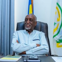 Tito Rutaremara yashyize umucyo kubivugwa ko Abasirikre b'Inkotanyi bazanwaga muri CND mu makamyo y'inkwi