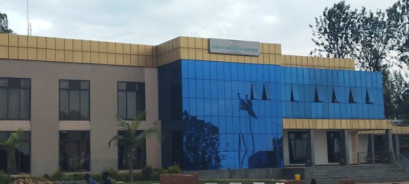 Muhanga: Yasize afungiranye abana, bamusanga yapfiriye mu kirombe