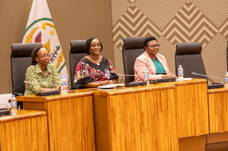 Abagore basabwe kwihatira kujya mu buyobozi bw'inzego z'ibanze aho bakiri bake